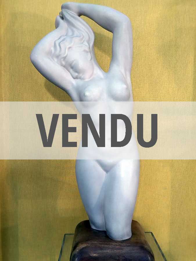 Nu féminin, Sculpture en Céramique émaillée blanc, Signée Giraud Vallauris