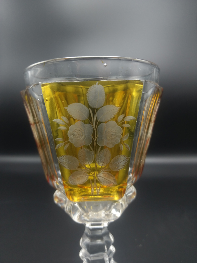 Verre Ancien en Cristal Taillé a Pan Coupé Avec Alternance de Couleur