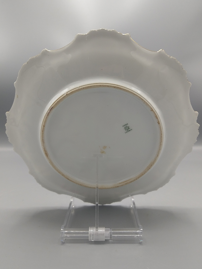 Belle Assiètte en Porcelaine de Limoge " Art Nouveau " Décoré et Signé