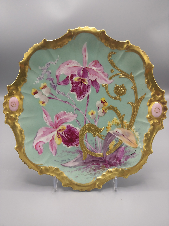 Belle Assiètte en Porcelaine de Limoge " Art Nouveau " Décoré et Signé